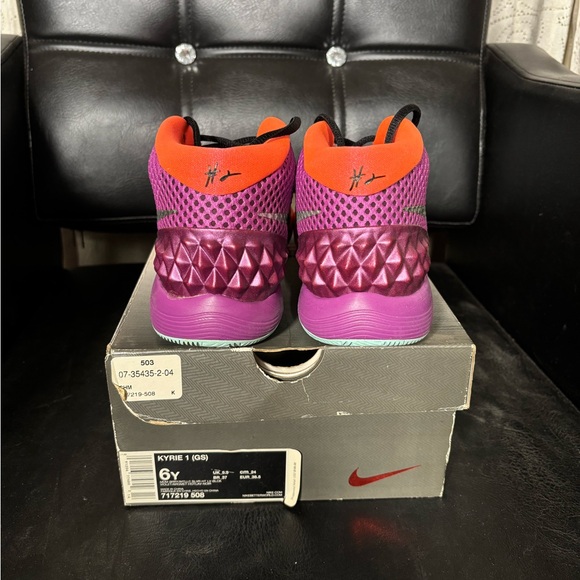 Nike Kyrie 1 Easter - Picture 4 of 4